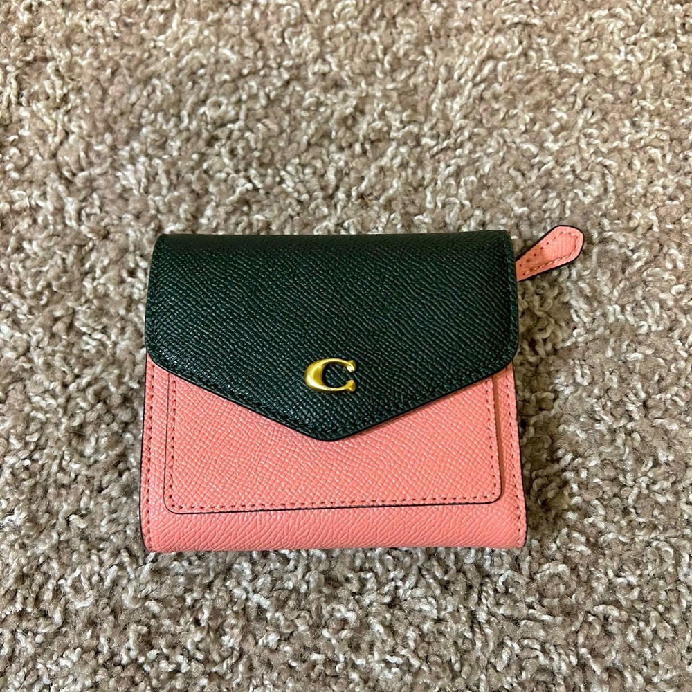 Coach Wyn Small Wallet Candy Pink/Amazon Green